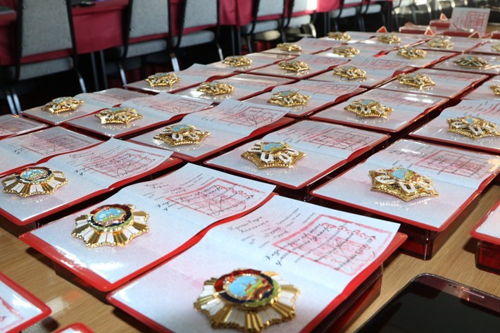 Төрийн дээд одон медалиар шагнууллаа.